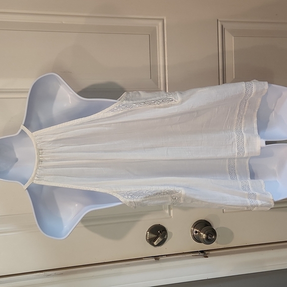 JOIE Lace Accent Keyhole Front Halter Tank - Picture 4 of 8